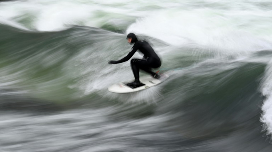 Nach Surfunfall im Eisbach in M&uuml;nchen: Frau stirbt an Verletzungen