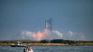 Trump ordena flexibilizar las regulaciones para impulsar la industria espacial de EEUU