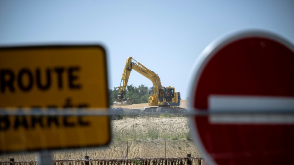 Sur le chantier de l'A69, reprise des travaux timide et sous surveillance polici&egrave;re