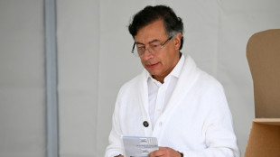 Petro encerra negocia&ccedil;&otilde;es de paz com uma das maiores guerrilhas da Col&ocirc;mbia