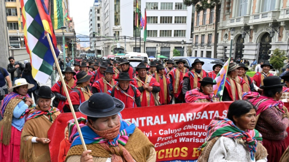 Miles protestan en Bolivia por la escasez de d&oacute;lares y combustible