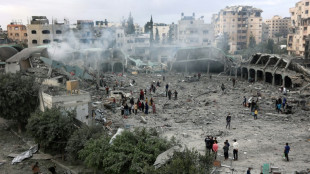 La Defensa Civil de Gaza reporta 25 muertos en un bombardeo israel&iacute; contra una escuela usada como refugio
