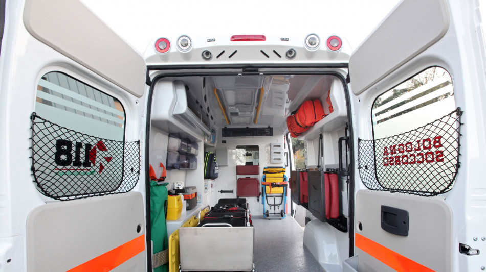 ++ Auto contro palo durante inseguimento Polizia, morto 18enne +