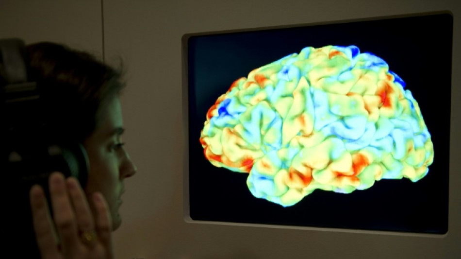 Implante cerebral transforma pensamentos em fala quase em tempo real