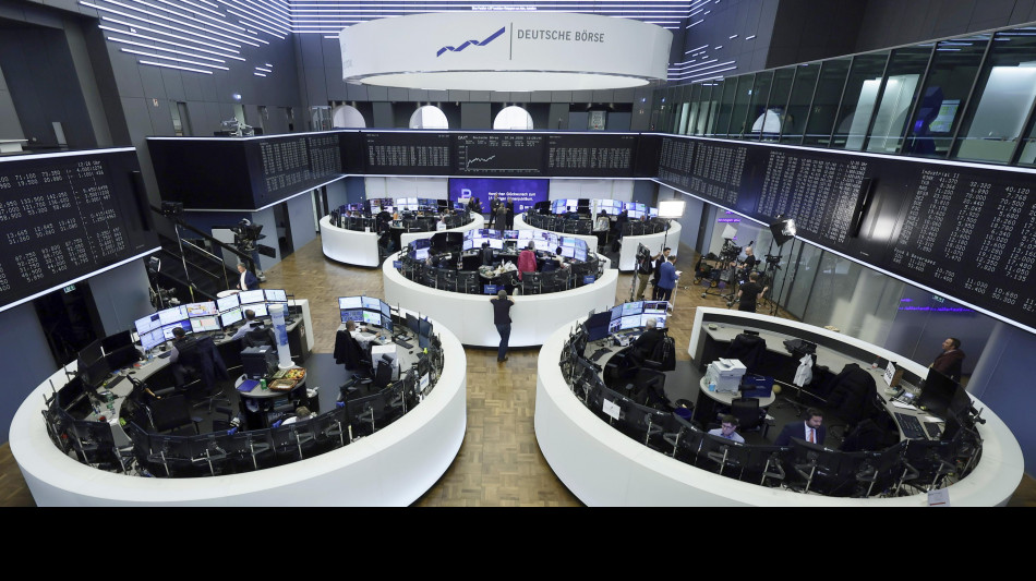 Borsa: l'Europa riduce il calo insieme al greggio, Milano -2,1%