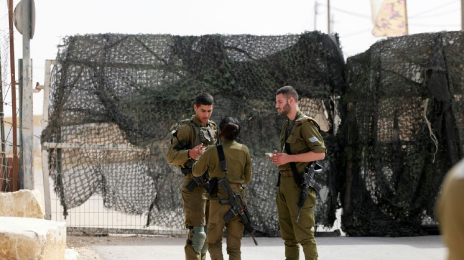 Tr&ecirc;s soldados israelenses e um policial eg&iacute;pcio morrem em tiroteio na fronteira