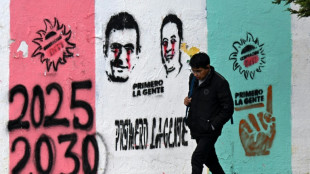 Em crise, Bolívia define presidente entre dois candidatos de direita