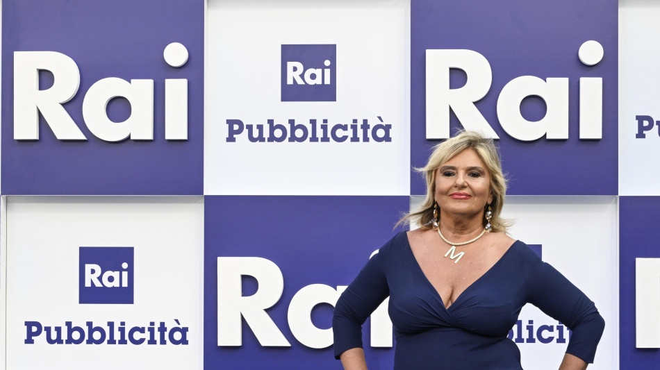 Valeria Marini, querelo Antonella Elia e mi godo un nuovo incontro