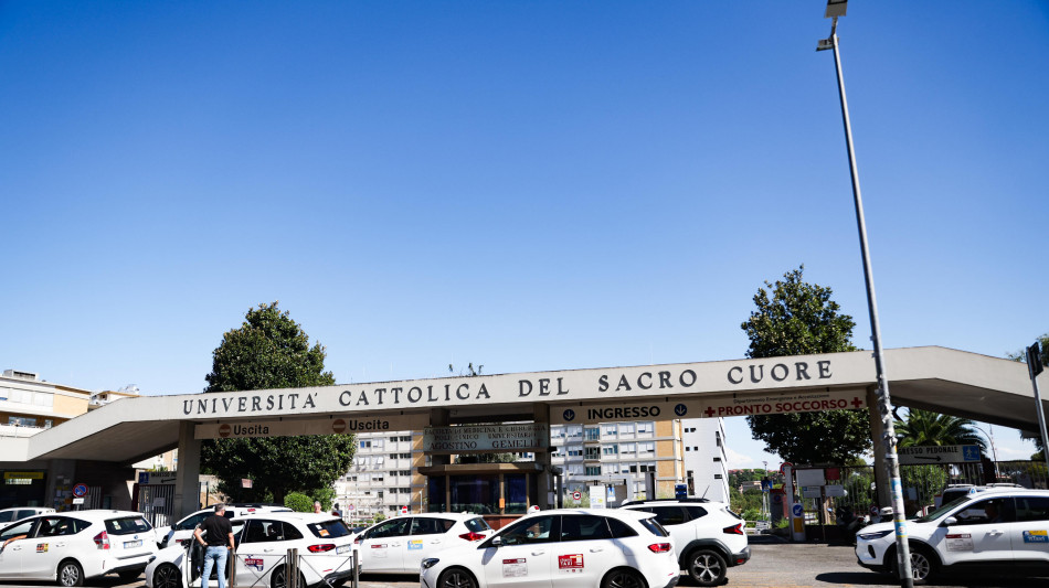 Un tumore spinale al settimo mese di gravidanza,salve donna operata al Gemelli e bimba