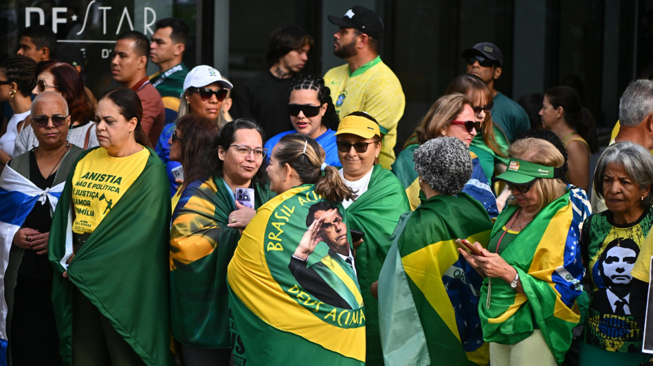 Bolsonaro lascia i domiciliari per le cure in ospedale