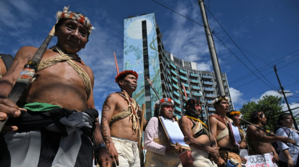 Ind&iacute;genas amaz&oacute;nicos protestan contra nuevos planes petroleros en Ecuador