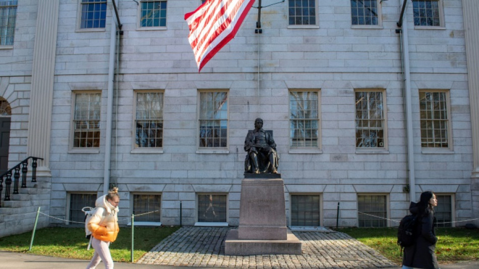 Casa Branca anuncia congelamento de US$ 2,2 bi para Harvard ap&oacute;s exig&ecirc;ncias de Trump serem rejeitadas