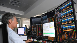 Borsa: Milano in calo con le banche, scivola Nexi