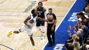 Curry gu&iacute;a a los Warriors y se ponen a un paso de la final de la NBA