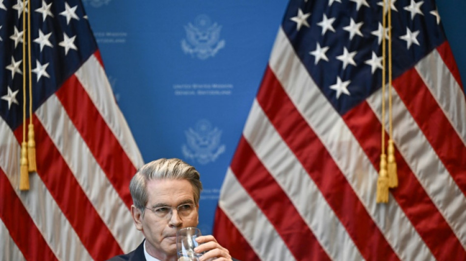 El secretario del Tesoro de EEUU dice que las negociaciones comerciales con China est&aacute;n "estancadas"