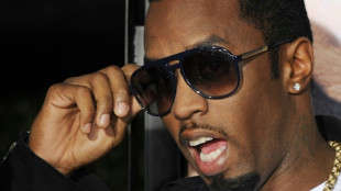 Una testigo en juicio contra Sean "Diddy" Combs afirma que la colg&oacute; de un balc&oacute;n
