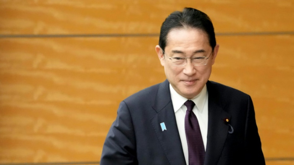 El primer ministro japon&eacute;s, interrogado por "bailarinas gog&oacute;" en reuni&oacute;n de su partido