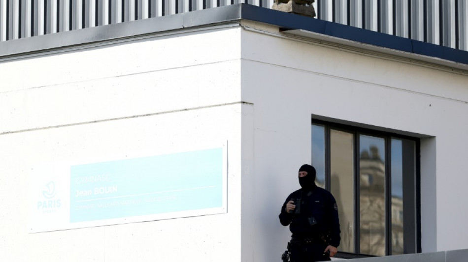 Dois torcedores detidos durante PSG-Bar&ccedil;a por racismo e sauda&ccedil;&otilde;es nazistas