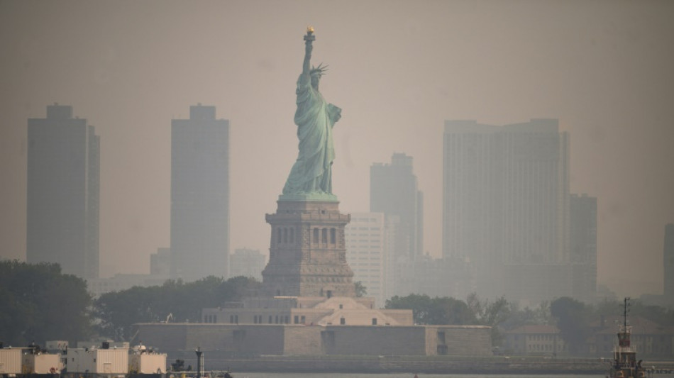 Fuma&ccedil;a de inc&ecirc;ndios florestais no Canad&aacute; encobre Nova York
