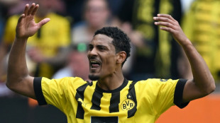 Borussia Dortmund vence Augsburg e assume lideran&ccedil;a da Bundesliga a uma rodada do fim