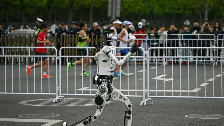 Humanoider Roboter bricht bei Halbmarathon in China menschlichen Weltrekord