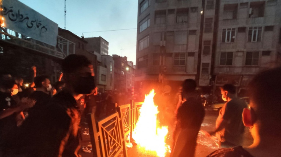 Las protestas en Ir&aacute;n entran en el tercer mes con choques mortales