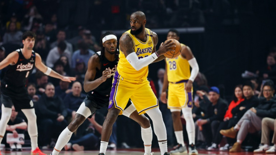 NBA: les Lakers brillent gr&acirc;ce &agrave; James et Reaves, les Spurs gagnent sans Wembanyama
