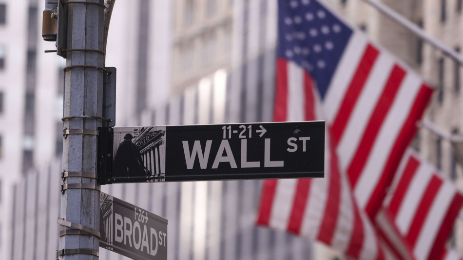 Wall Street rallenta, Dj sale dello 0,03%, Nasdaq +0,74%