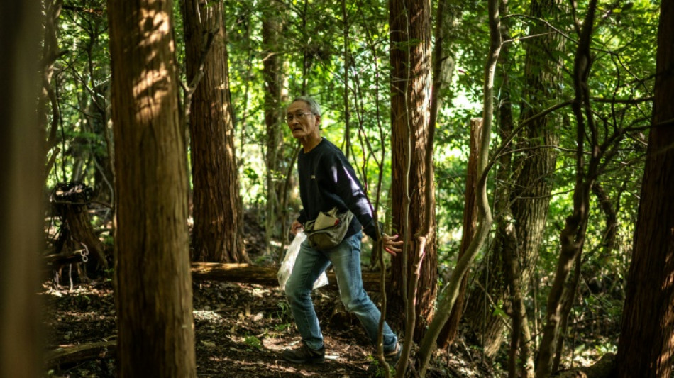 Le "ma&icirc;tre des excr&eacute;ments" japonais fier de nourrir directement Dame nature