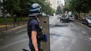 Policial acusado de atirar em jovem na Fran&ccedil;a nega amea&ccedil;as