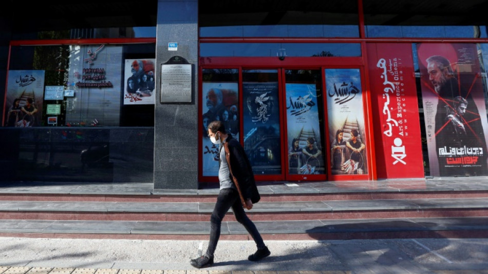 Cineasta iraniano Dariush Mehrjui e sua esposa s&atilde;o mortos em casa