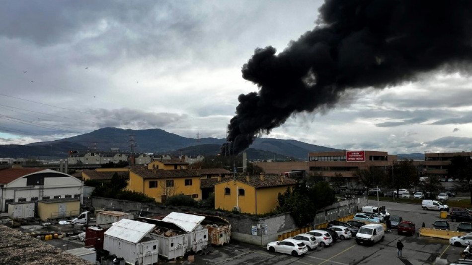 Italie : deux morts et trois disparus dans l'incendie d'un d&eacute;p&ocirc;t de carburant