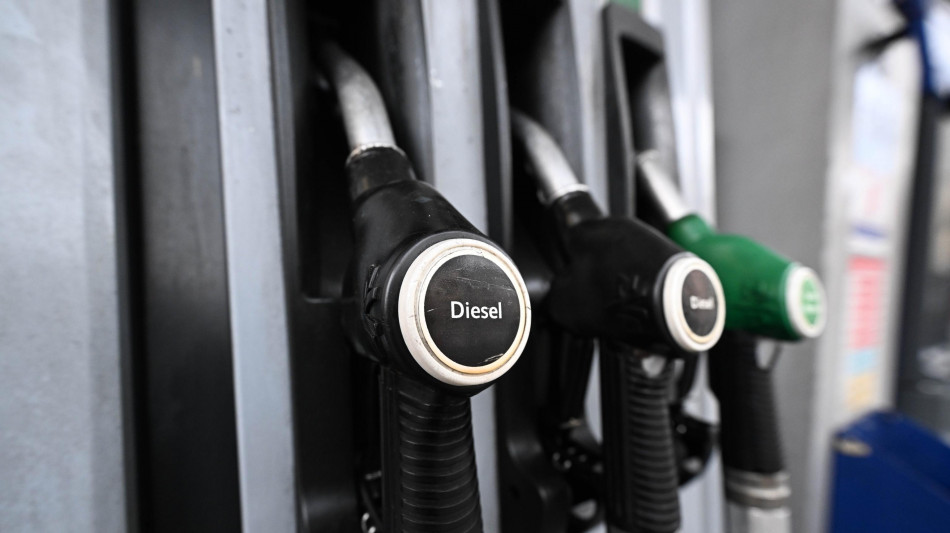Prezzo petrolio in aumento, Wti scambiato a 101,12 dollari