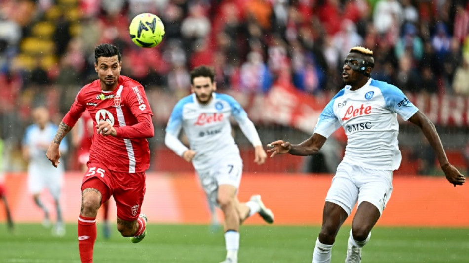 Monza vence o j&aacute; campe&atilde;o Napoli (2-0); Roma s&oacute; empata e fica mais longe da Champions