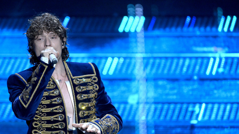 Irama, "ho bisogno di riconnettermi con voi, scrivetemi"