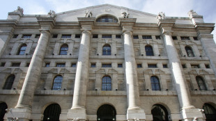 Borsa: Milano scende con Stellantis e Banco Bpm, bene Fineco e Unipol