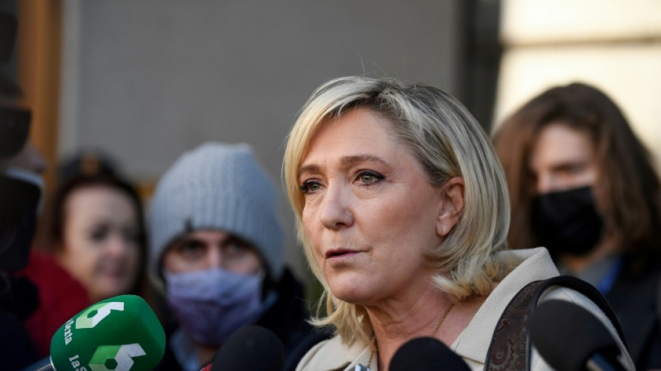 Marine Le Pen avec ses alli&eacute;s europ&eacute;ens &agrave; Madrid sans &eacute;teindre le feu fran&ccedil;ais