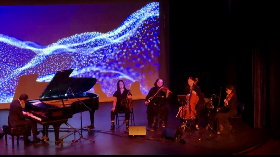 Alessandro Martire al pianoforte nel sito Unesco di Los Angeles
