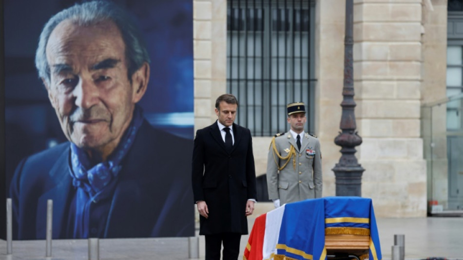 Macron rend hommage &agrave; Badinter, dont le nom "devra s'inscrire" au Panth&eacute;on