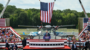 Trump ataca Kamala em primeiro com&iacute;cio ao ar livre desde tentativa de assassinato