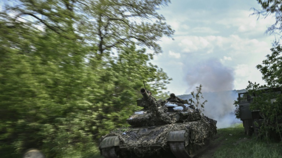 Ukraine: le Donbass sous un feu russe "intense", le r&eacute;giment Azov &eacute;vacue ses morts de Marioupol 