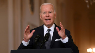 Biden d&eacute;livre un appel passionn&eacute; &agrave; limiter la vente de fusils d'assaut