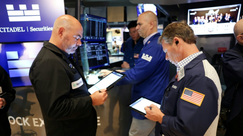 Wall Street ouvre en berne, plomb&eacute;e par le retour des incertitudes commerciales