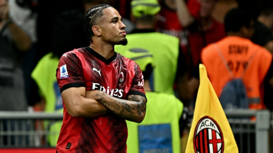 Milan vence Lazio e coloca press&atilde;o na Inter; Napoli goleia