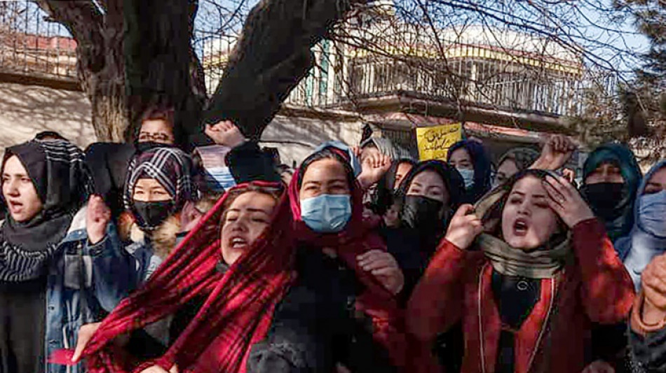 Afghanistan: les ONG se r&eacute;unissent apr&egrave;s leur interdiction de travailler avec des femmes