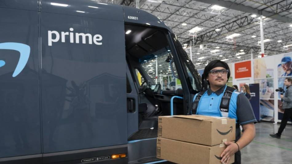 Amazon uses AI to make robots better warehouse workers