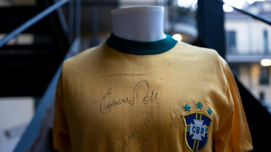 Pel&eacute; deja el hospital tras recibir tratamiento contra el c&aacute;ncer