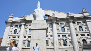Borsa: Milano torna in calo (-0,25%), gi&ugrave; Stm e Stellantis