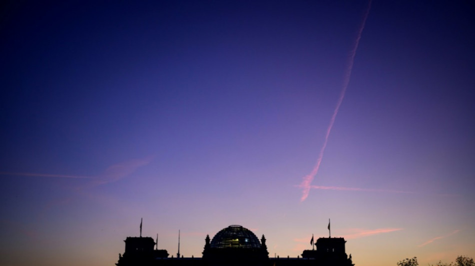 Umfrage: Vertrauen in alle politischen Institutionen sinkt drastisch