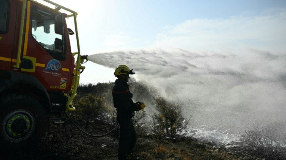 Vent, canicule, une journée "compliquée" face au feu dans l'Aude
